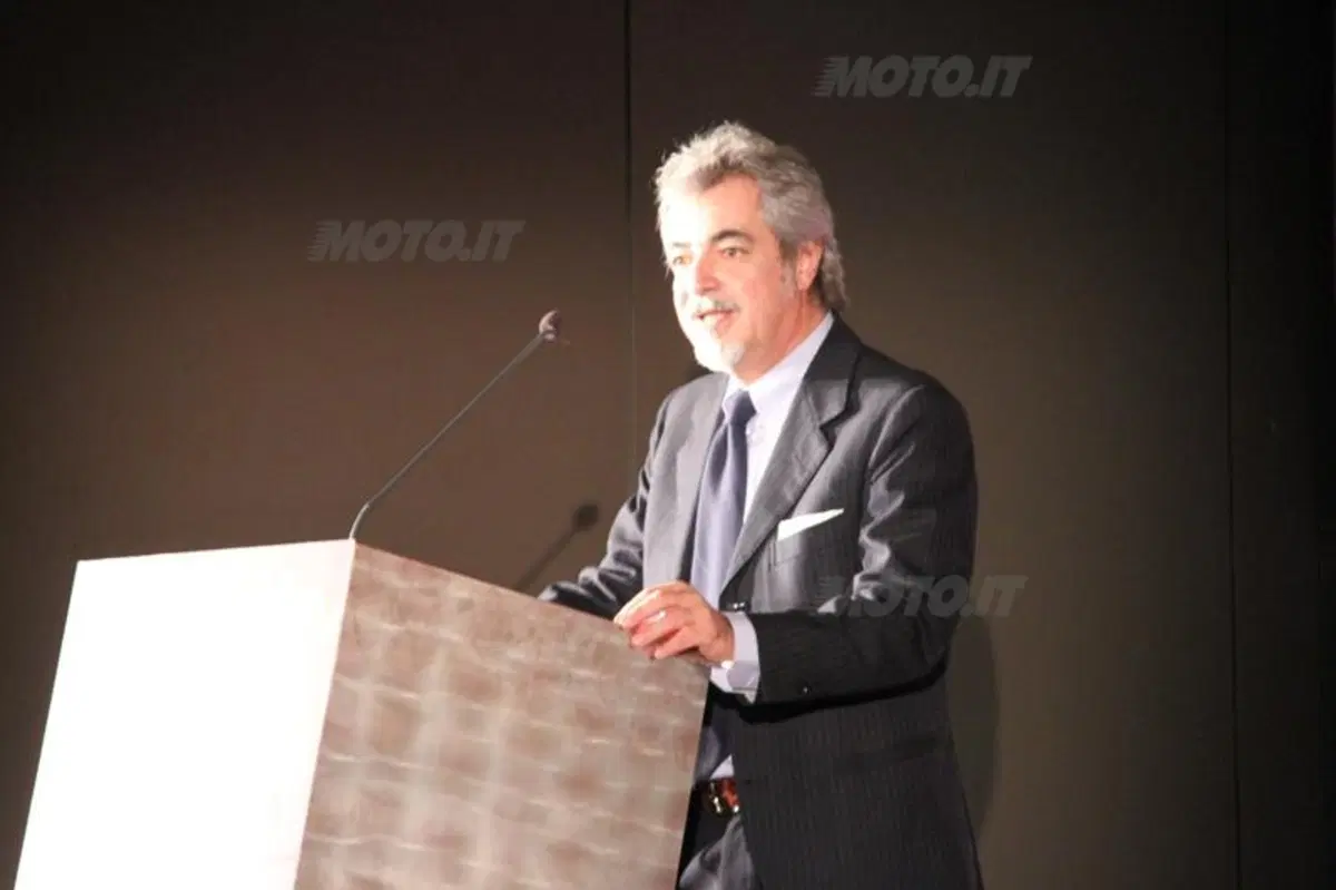 Inagurazione EICMA. Formigoni: "Aziende italiane bene all'estero, deve ripartire il consumo interno" (10)