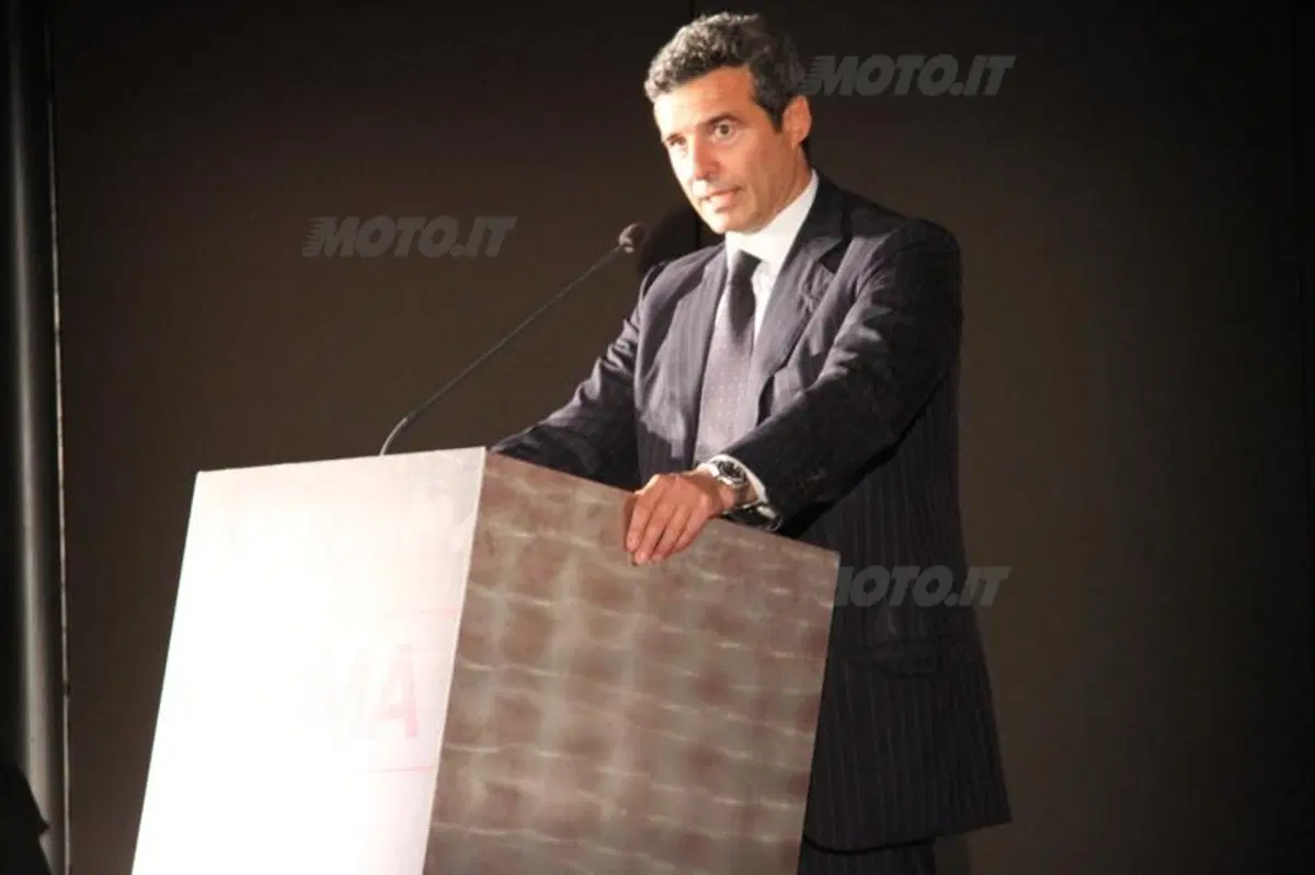 Inagurazione EICMA. Formigoni: "Aziende italiane bene all'estero, deve ripartire il consumo interno" (11)