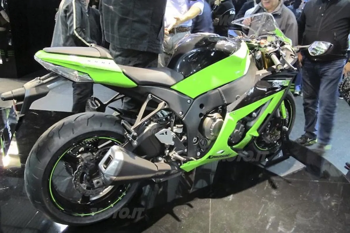 Kawasaki: nuove ZX-6R e Z800 ad EICMA 2012 (2)