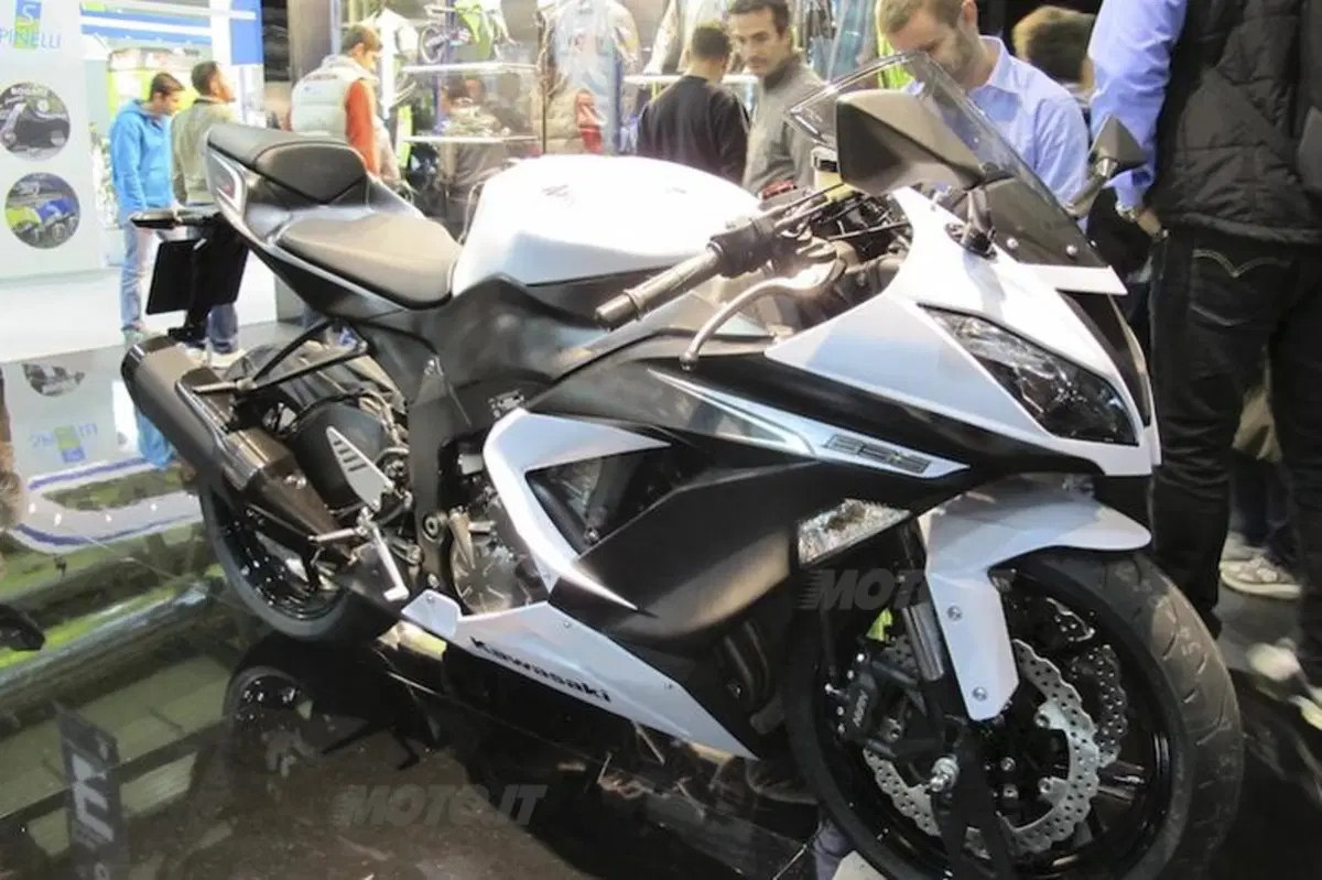 Kawasaki: nuove ZX-6R e Z800 ad EICMA 2012 (6)