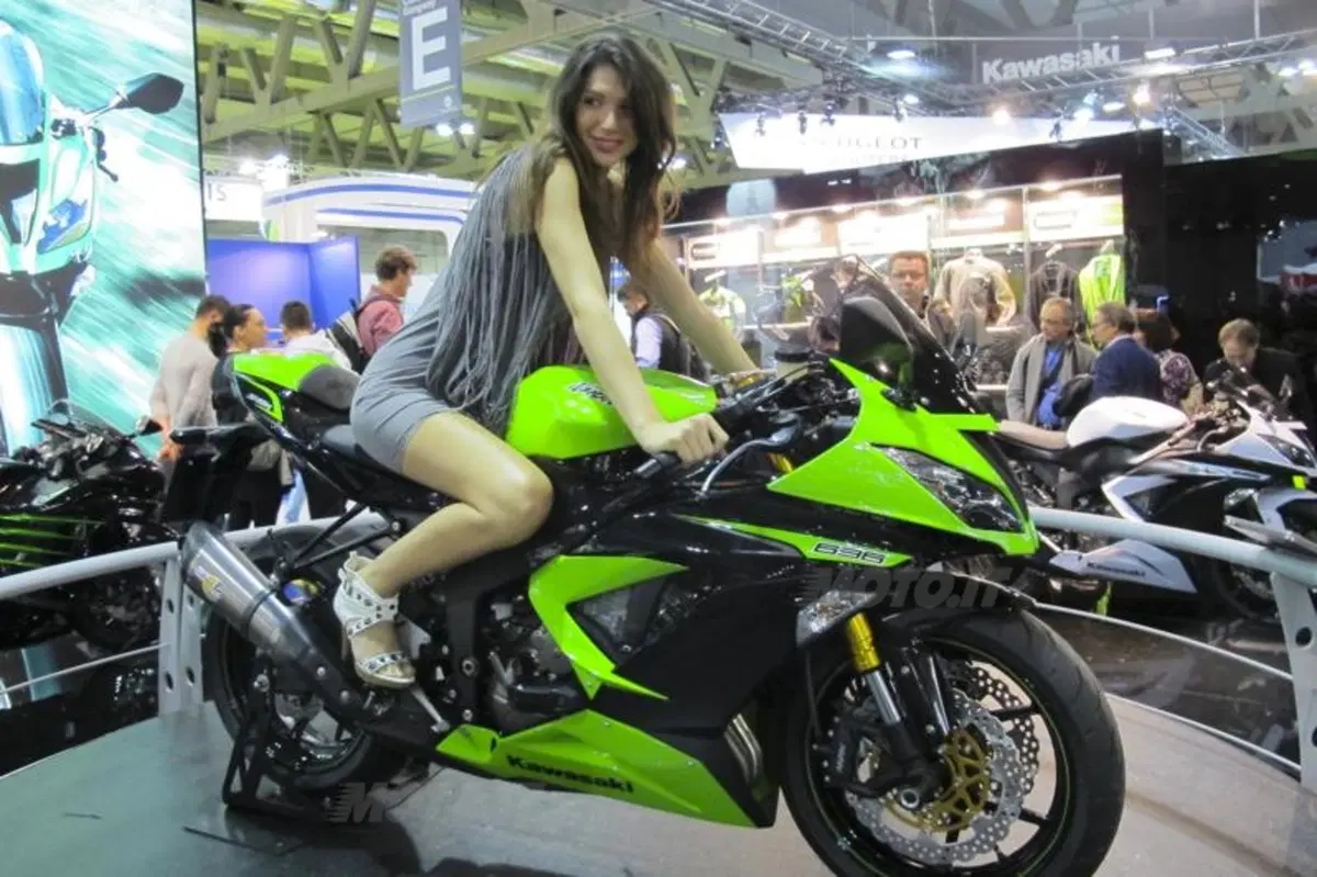Kawasaki: nuove ZX-6R e Z800 ad EICMA 2012 (9)