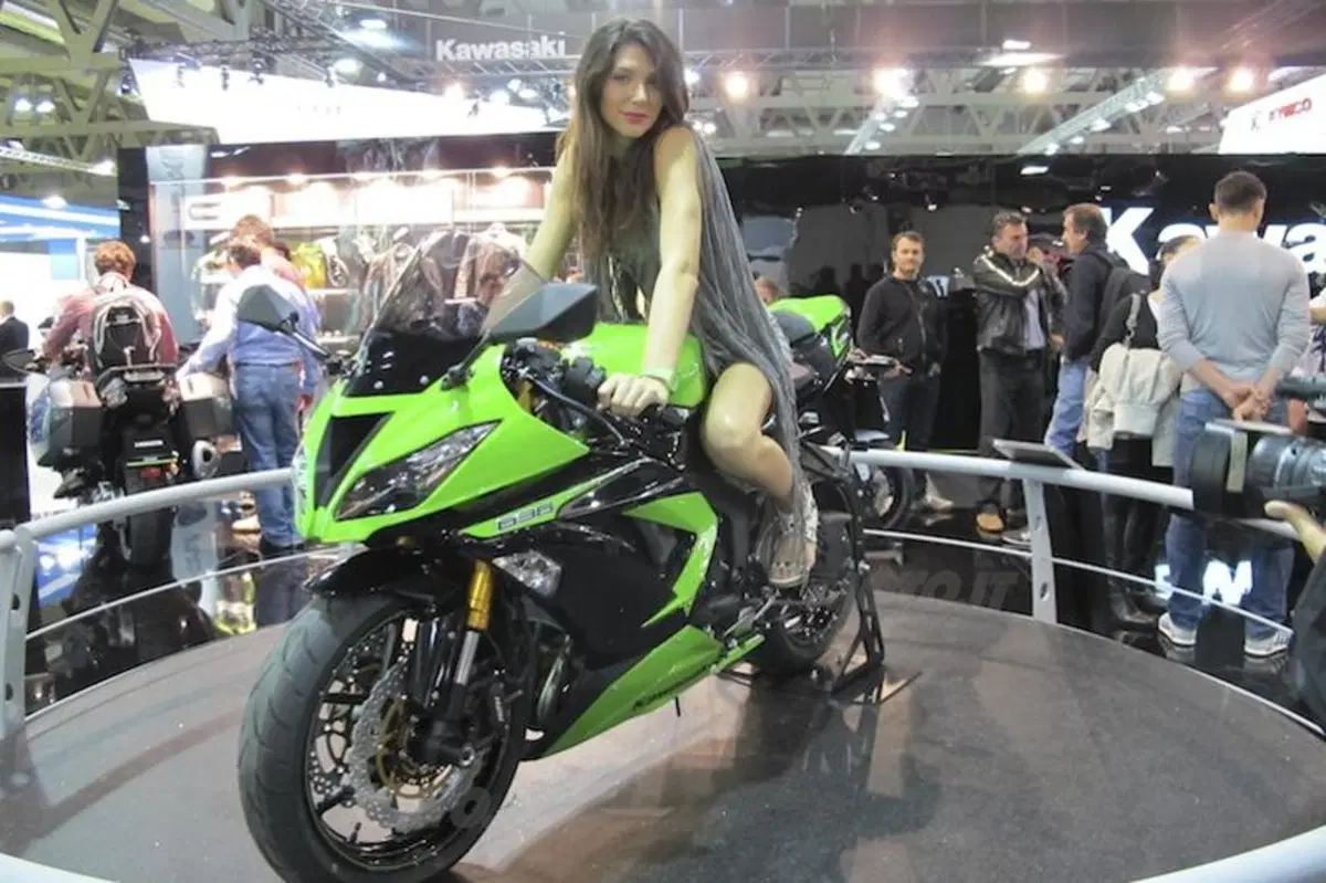 Kawasaki: nuove ZX-6R e Z800 ad EICMA 2012 (10)