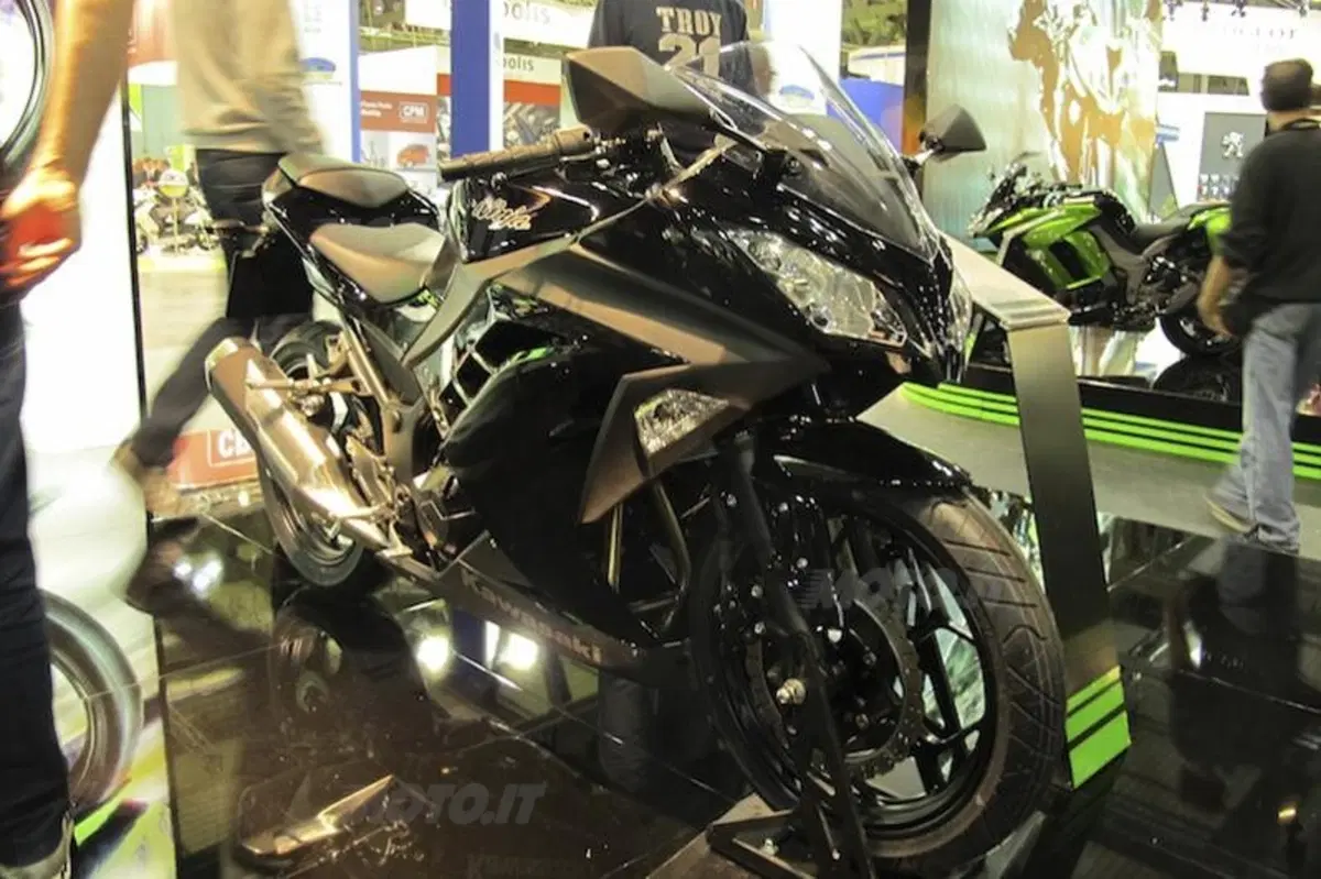 Kawasaki: nuove ZX-6R e Z800 ad EICMA 2012 (11)