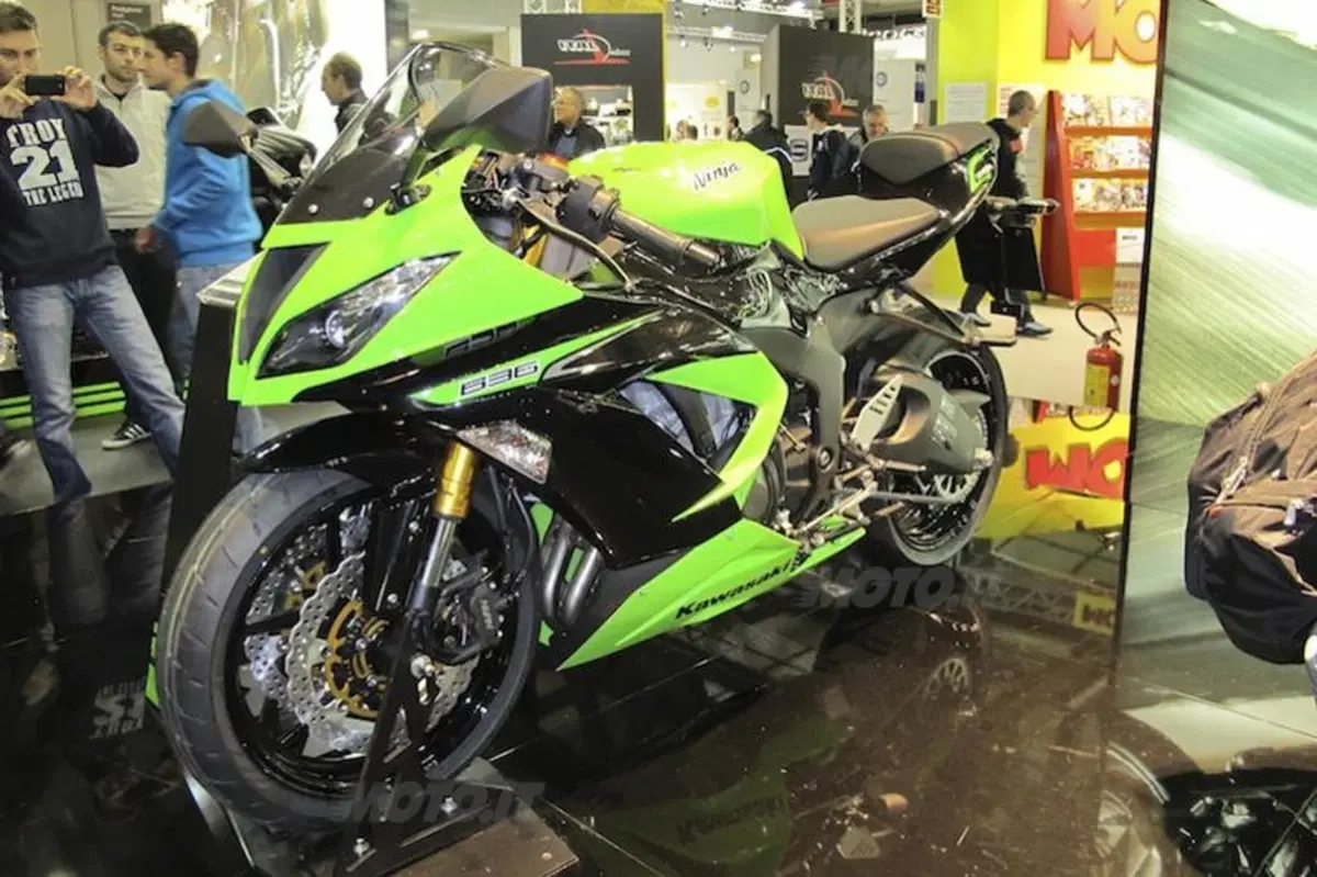 Kawasaki: nuove ZX-6R e Z800 ad EICMA 2012 (12)
