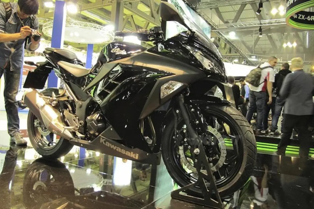 Kawasaki: nuove ZX-6R e Z800 ad EICMA 2012 (13)