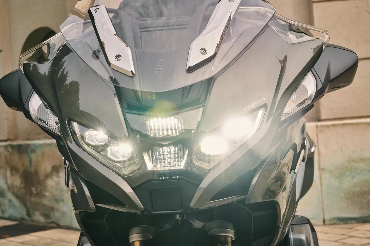 BMW R1250RT: sempre più GT, radar ed Euro 5 (2)