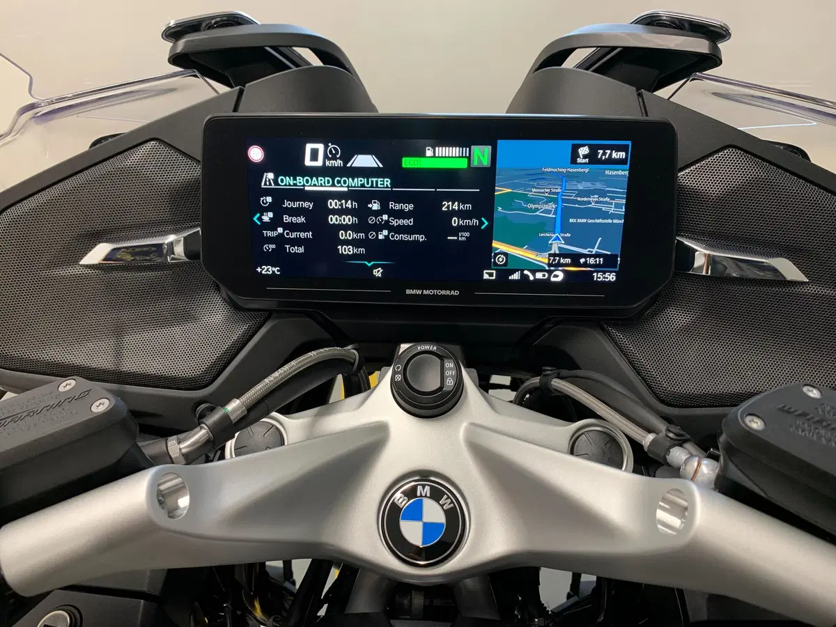 BMW R1250RT: sempre più GT, radar ed Euro 5 (2)