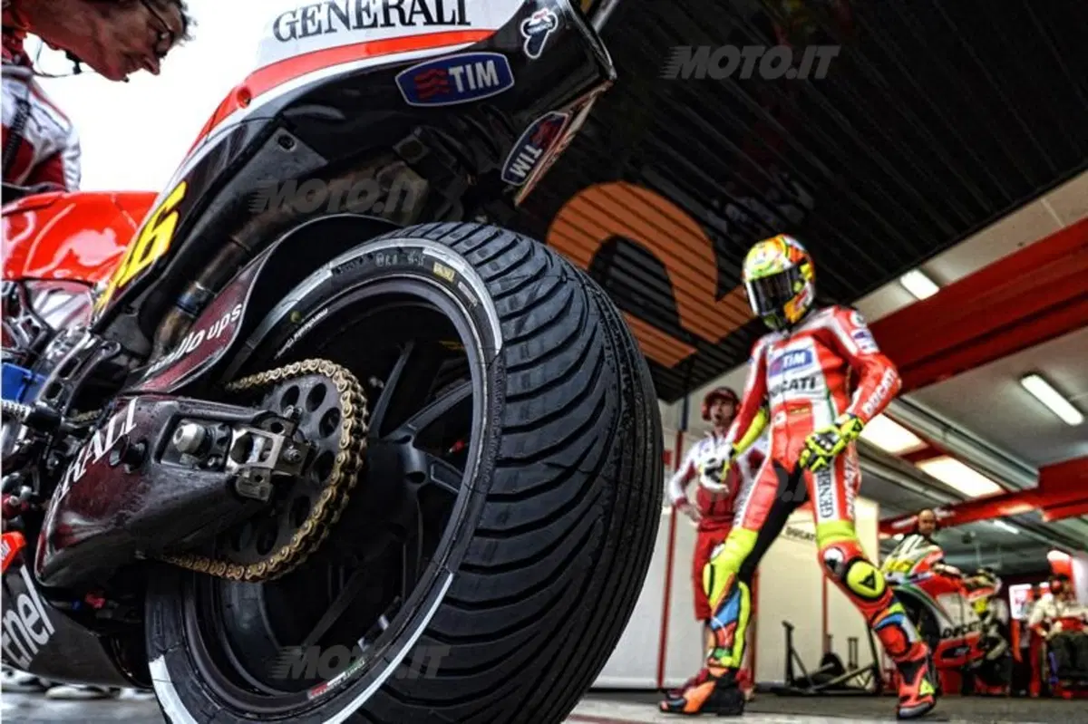 Le foto più spettacolari del GP di Valencia (39)