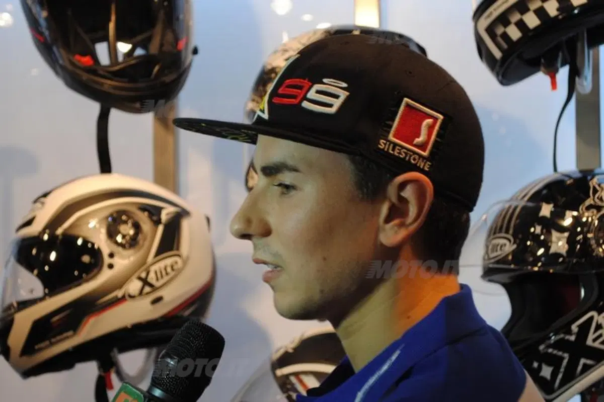 Jorge Lorenzo a EICMA: "Il pubblico italiano mi vuole bene" (6)