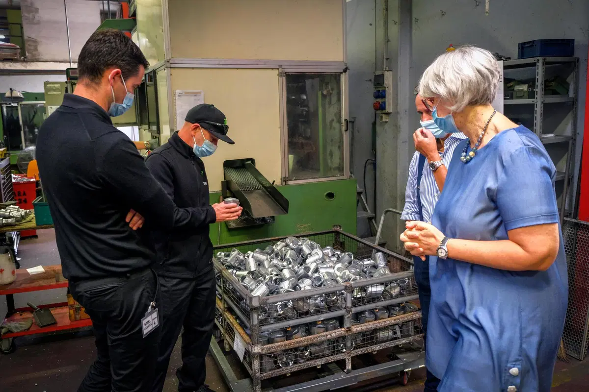 Il Team Kawasaki KRT in visita alla Vertex Pistons (5)