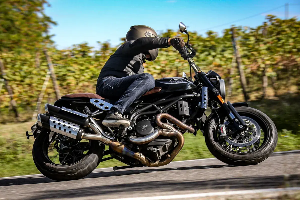 Moto Morini Super Scrambler 1200. Esperienza sensoriale!