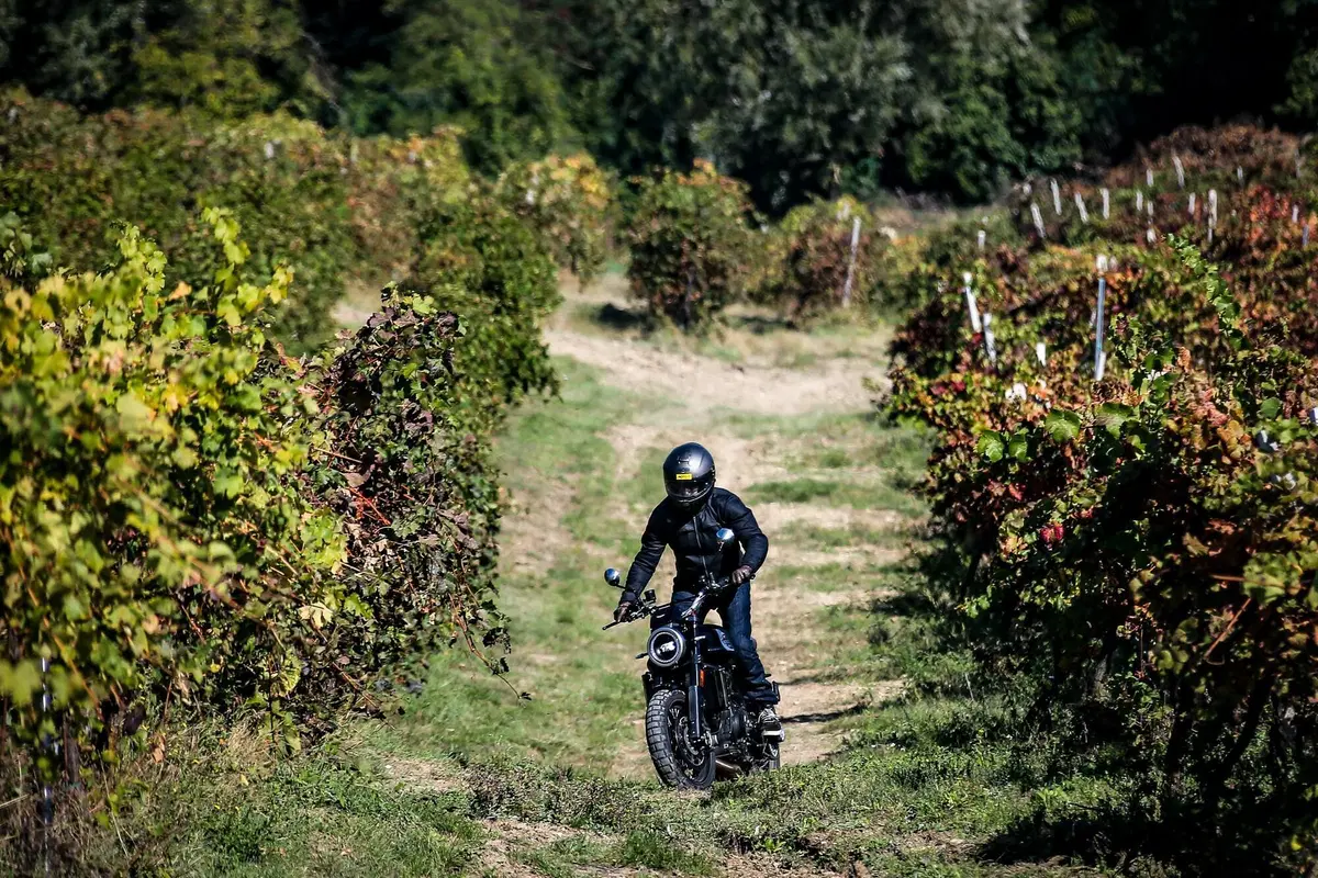 Moto Morini Super Scrambler 1200. Esperienza sensoriale! (3)