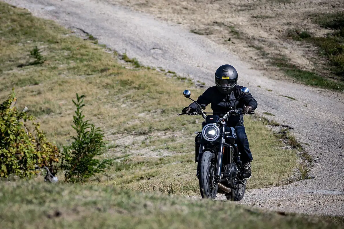 Moto Morini Super Scrambler 1200. Esperienza sensoriale! (2)