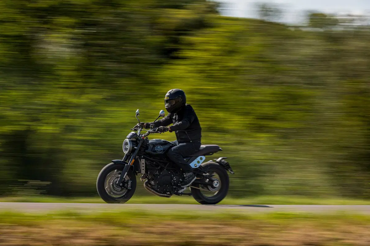 Moto Morini Super Scrambler 1200. Esperienza sensoriale! (4)