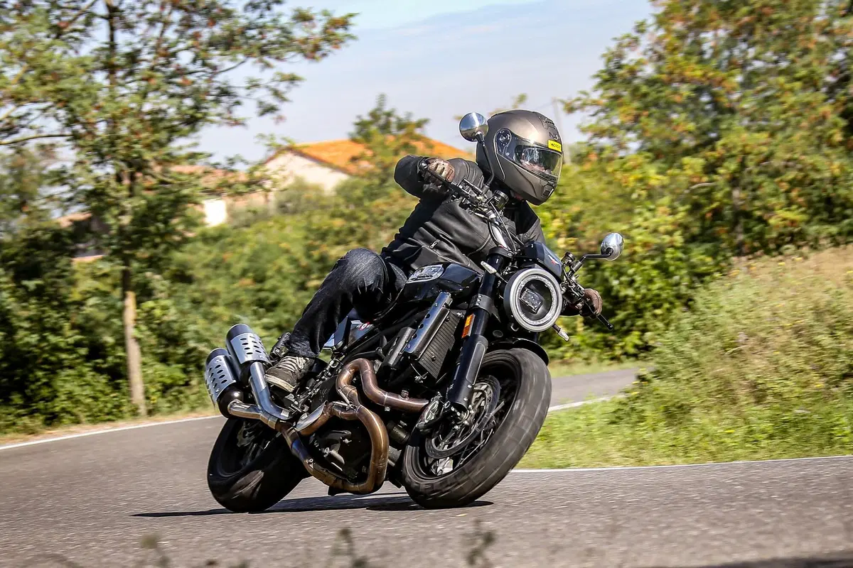 Moto Morini Super Scrambler 1200. Esperienza sensoriale! (7)