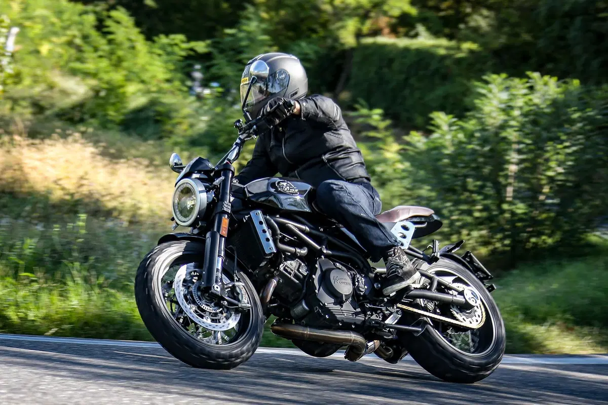 Moto Morini Super Scrambler 1200. Esperienza sensoriale! (8)