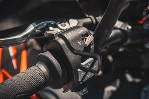 KTM 890 Adventure 2021. Caratteristiche e foto (9)