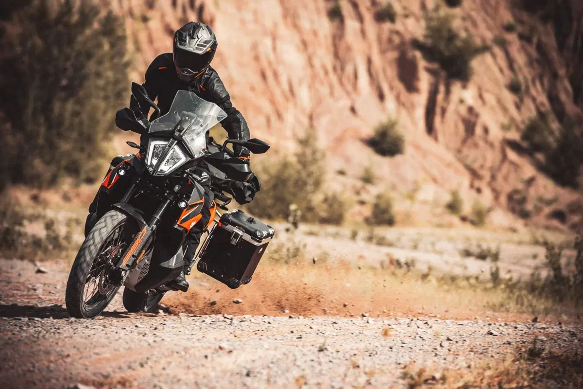 KTM 890 Adventure 2021. Caratteristiche e foto (13)