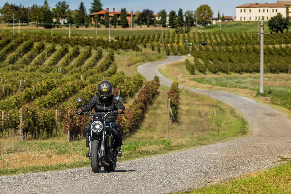 Moto Morini Super Scrambler 1200. Esperienza sensoriale! (2)