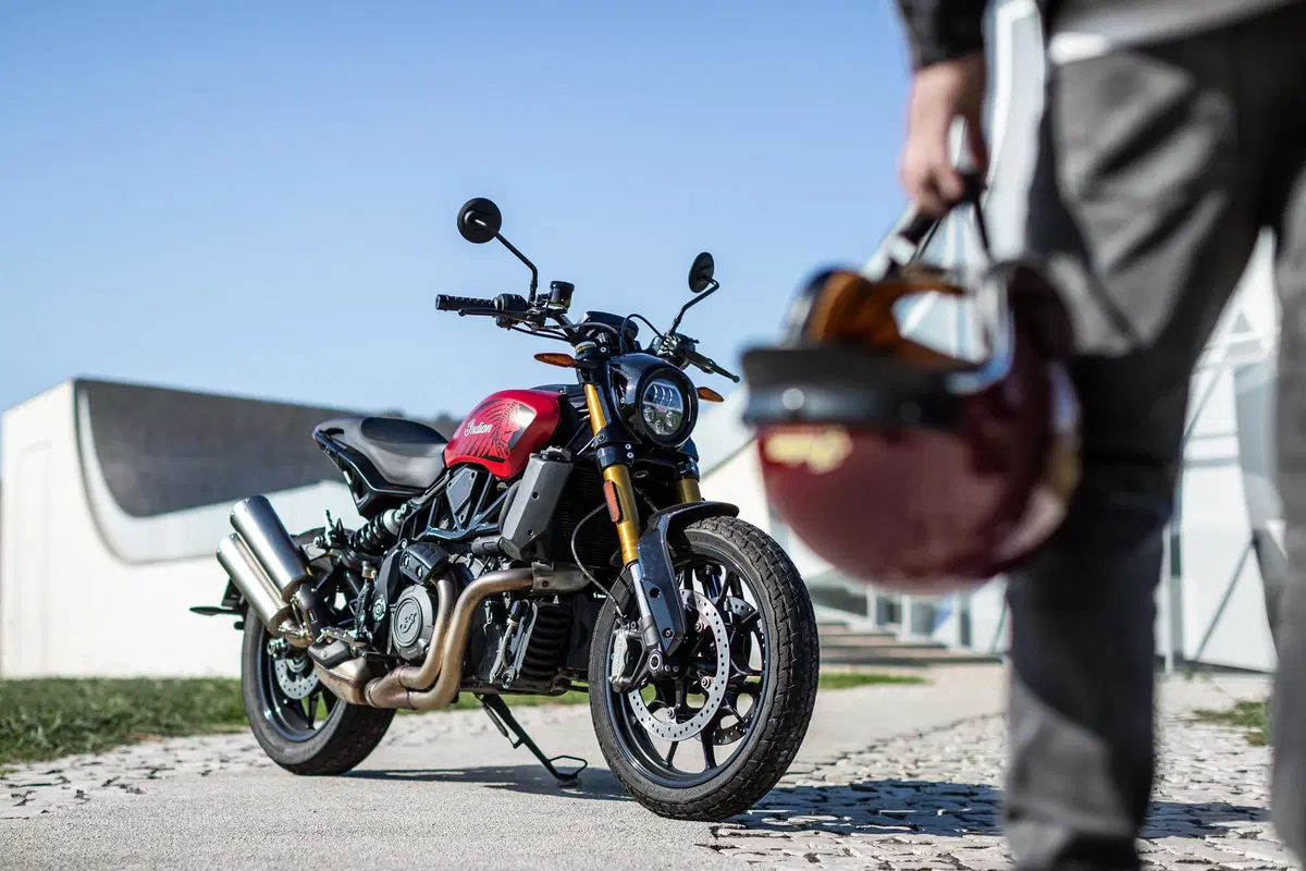 Indian FTR 1200 Ruby Smoke Limited Edition (2)