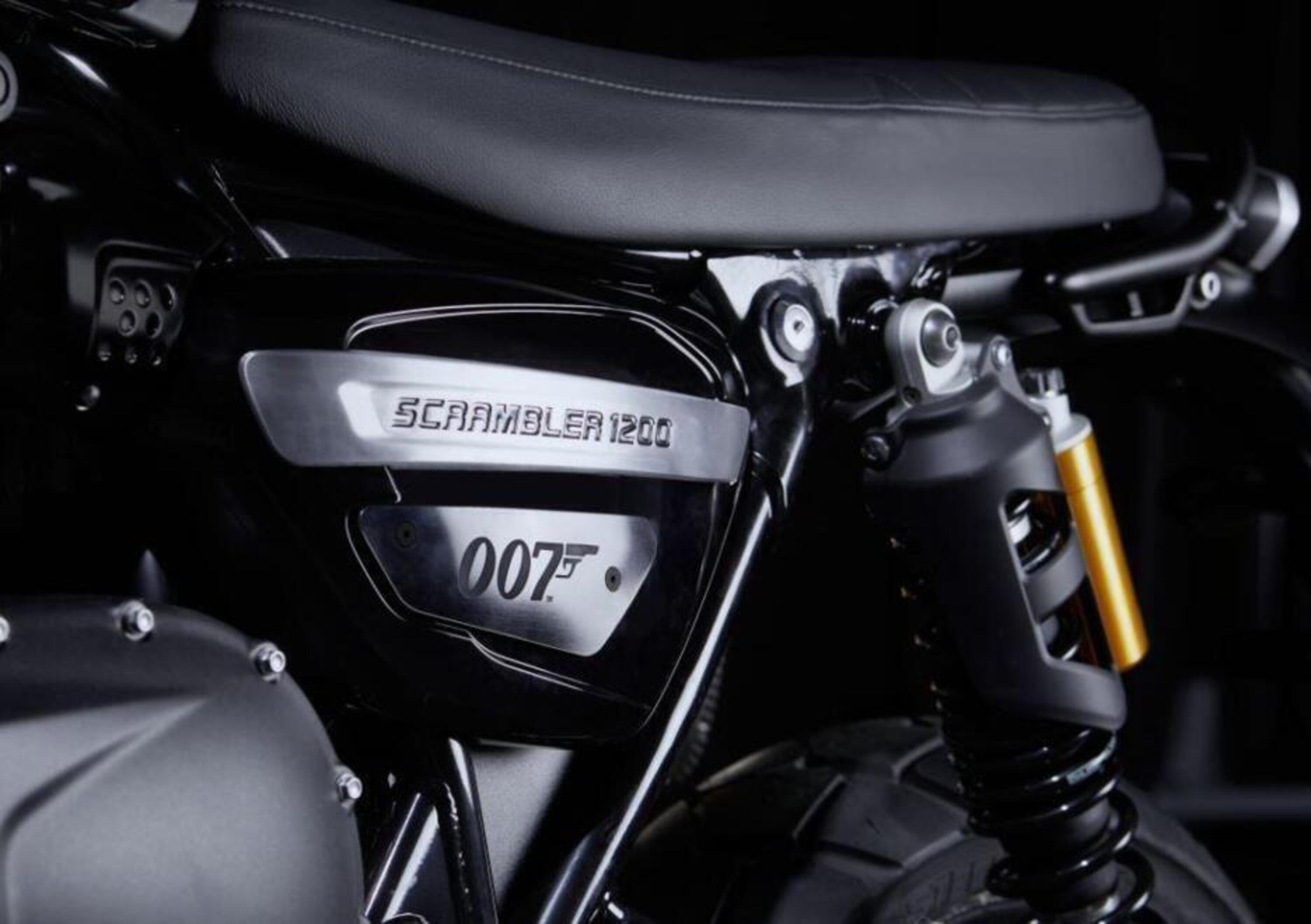 Coca Cola a litri per i moto-stunt di 007: No Time To Die