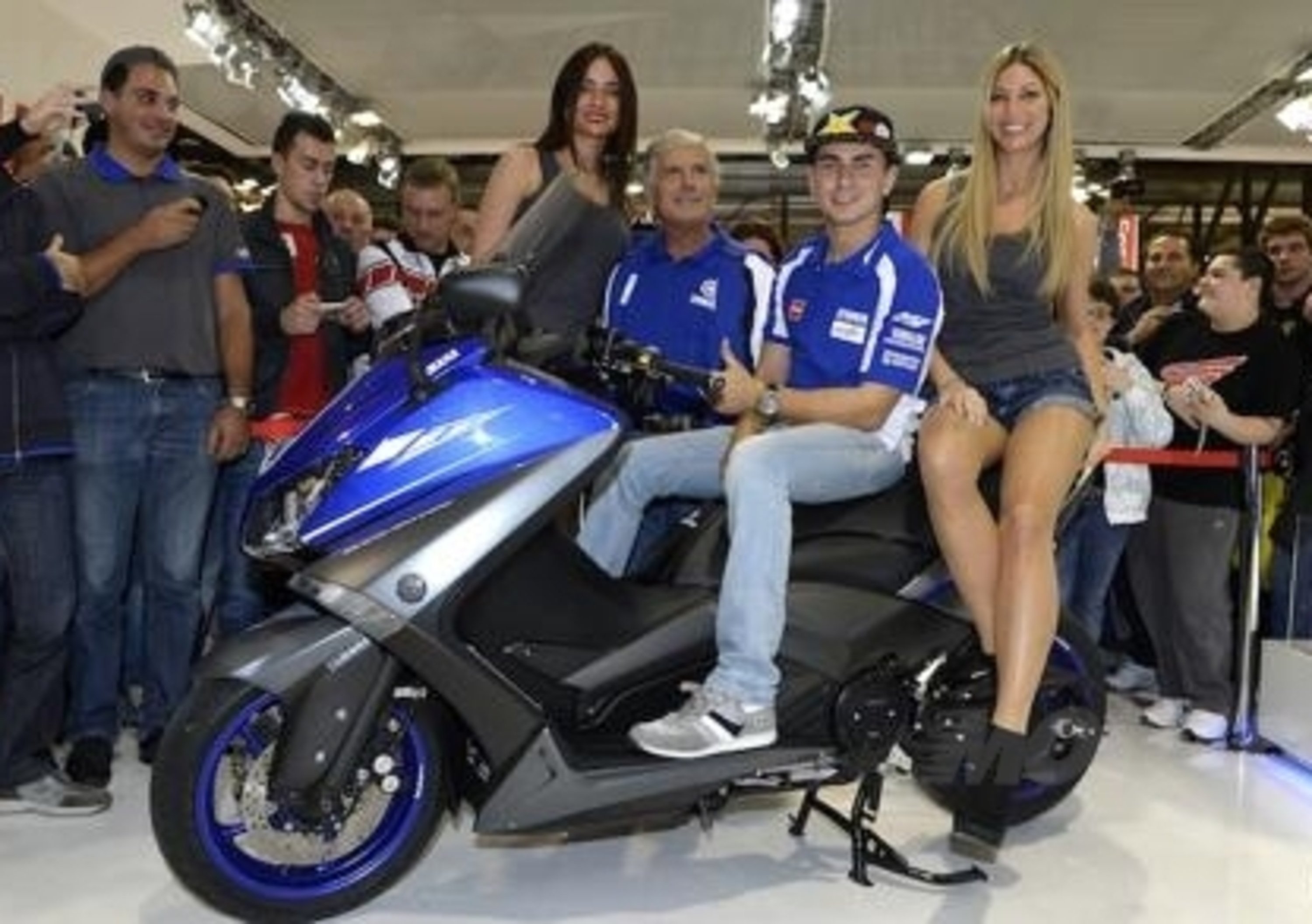 EICMA: bagno di folla per Lorenzo e Agostini in Yamaha!