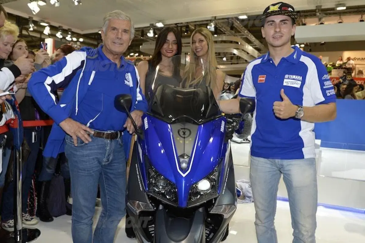 EICMA: bagno di folla per Lorenzo e Agostini in Yamaha! (4)
