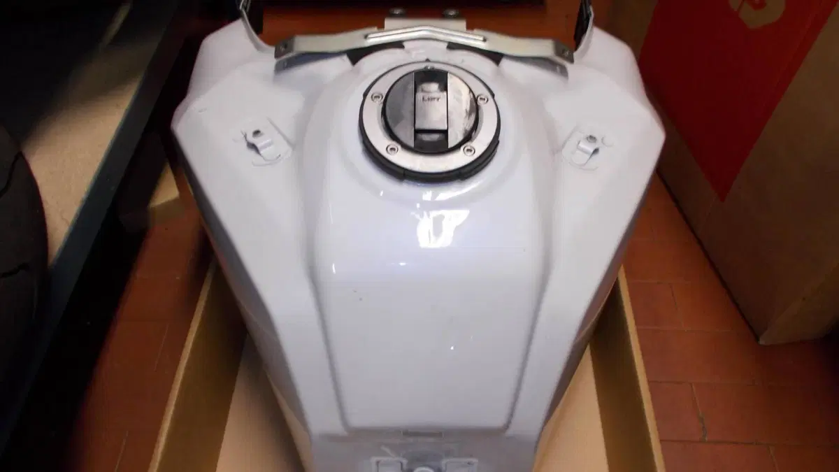 Serbatoio carburante Suzuki V-Strom (3)