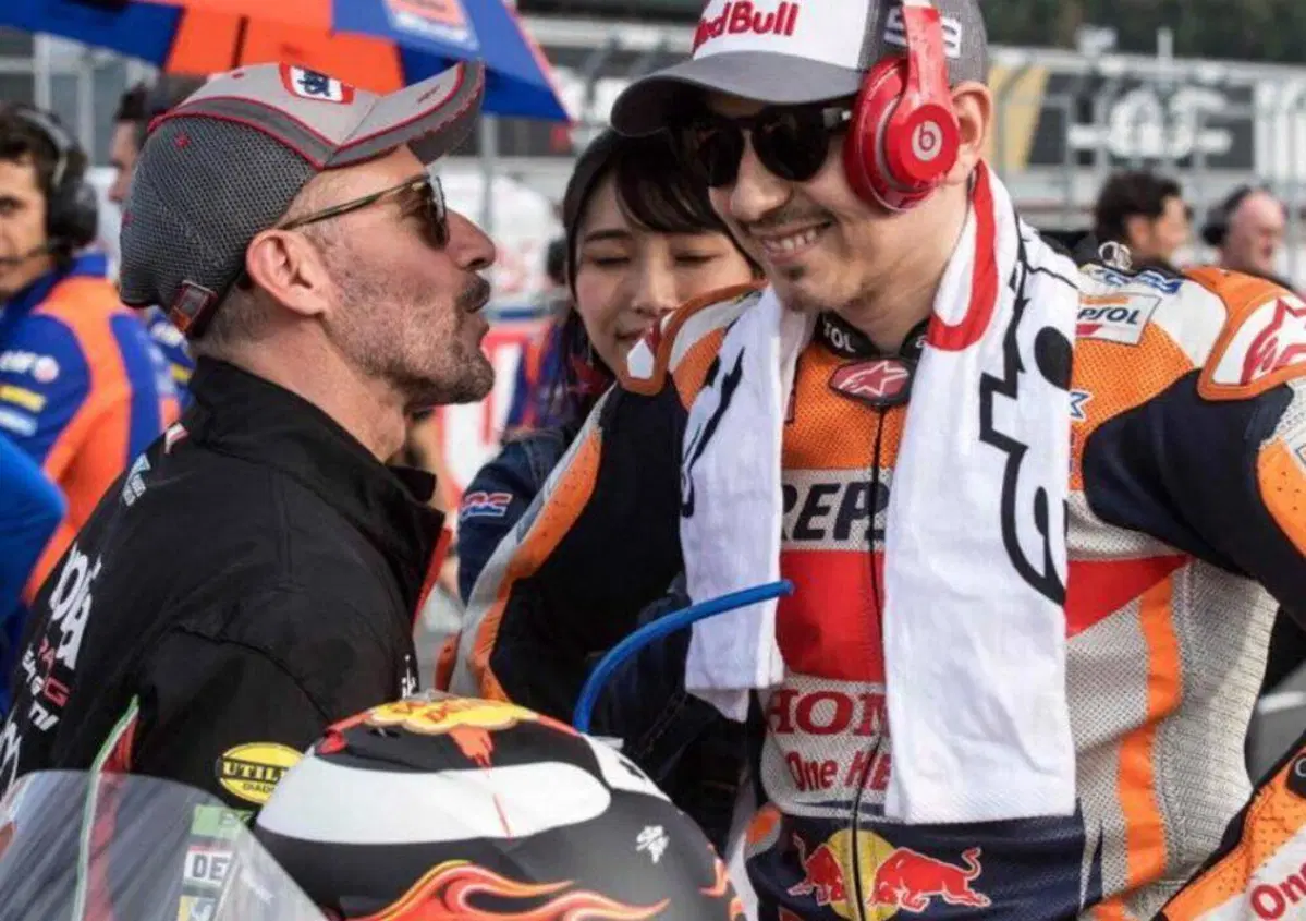 Max Biaggi e Jorge Lorenzo: "pensionati terribili" a Milano