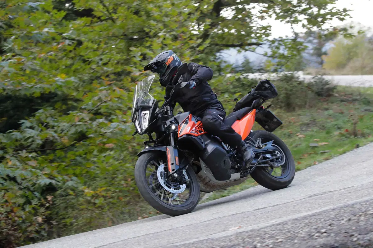KTM 890 Adventure 2021: TEST anteprima (3)
