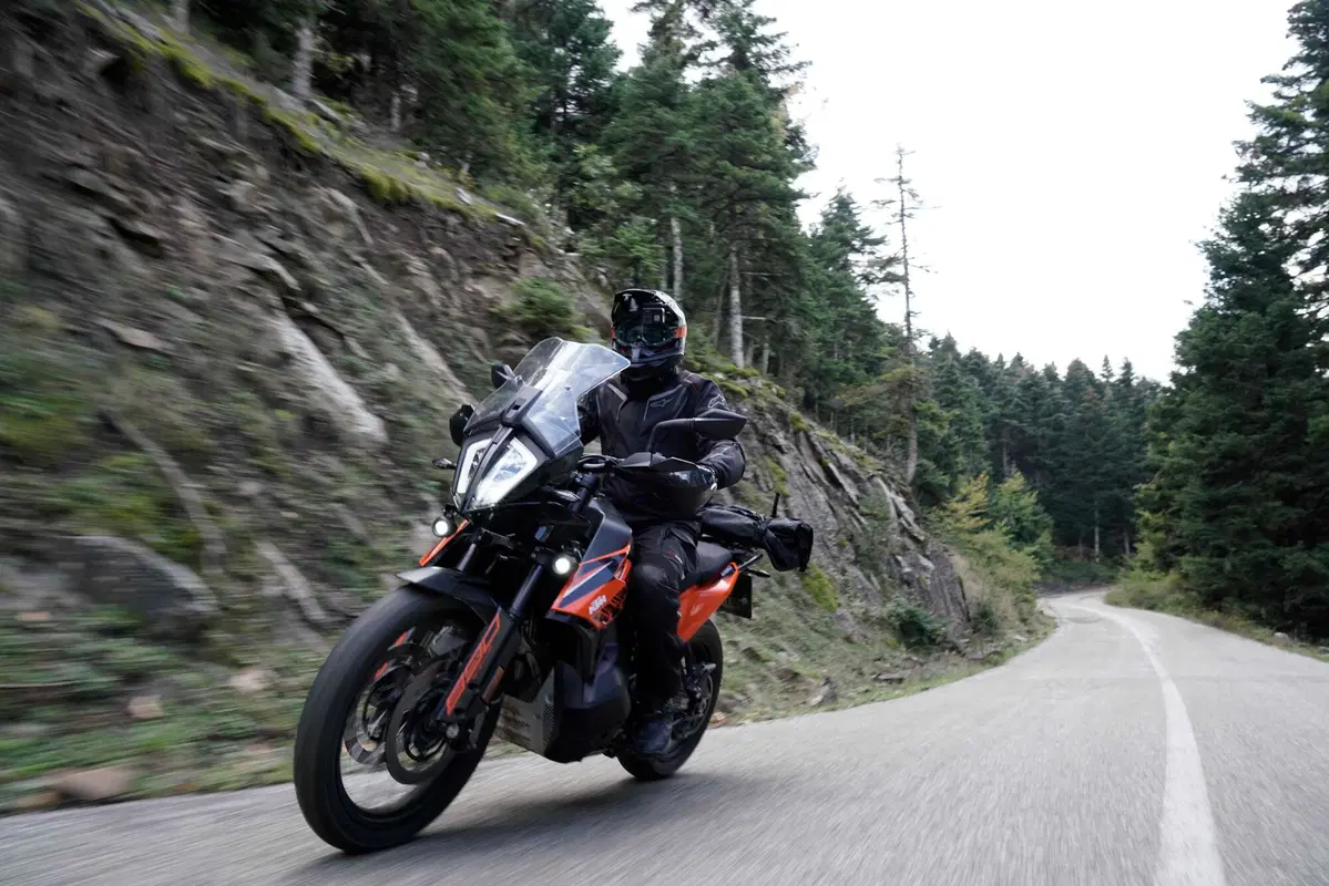 KTM 890 Adventure 2021: TEST anteprima (2)