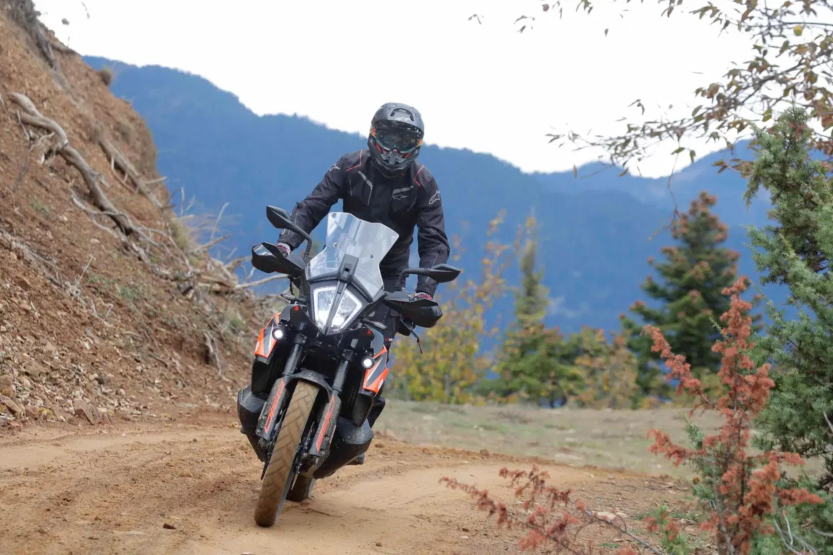 KTM 890 Adventure 2021: TEST anteprima (10)