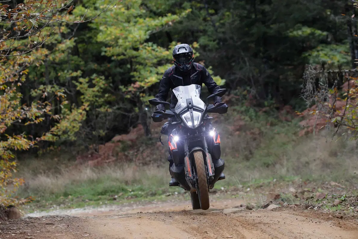 KTM 890 Adventure 2021: TEST anteprima (8)