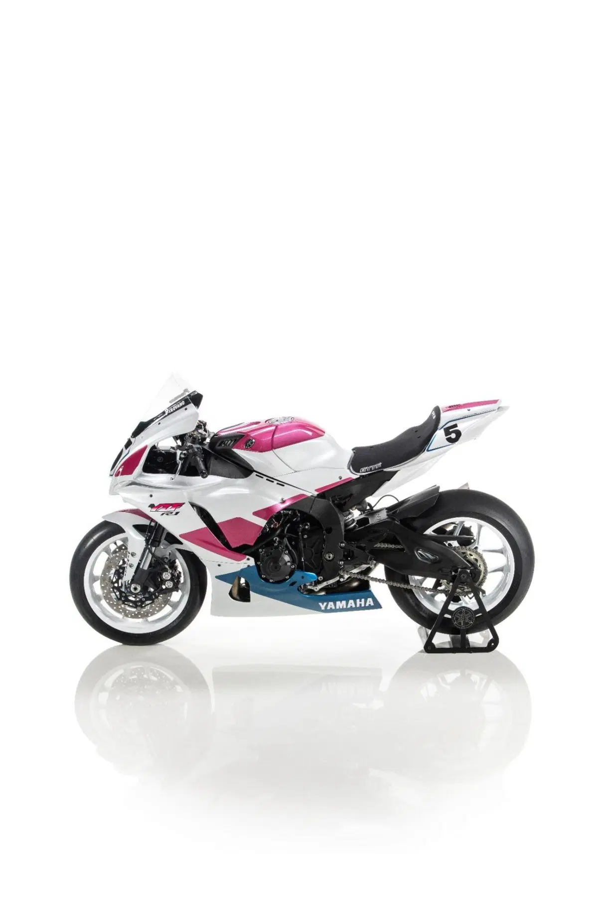 Yamaha ricorda Fabrizio Pirovano all'Estoril. La R1 replica ora è all'asta (4)