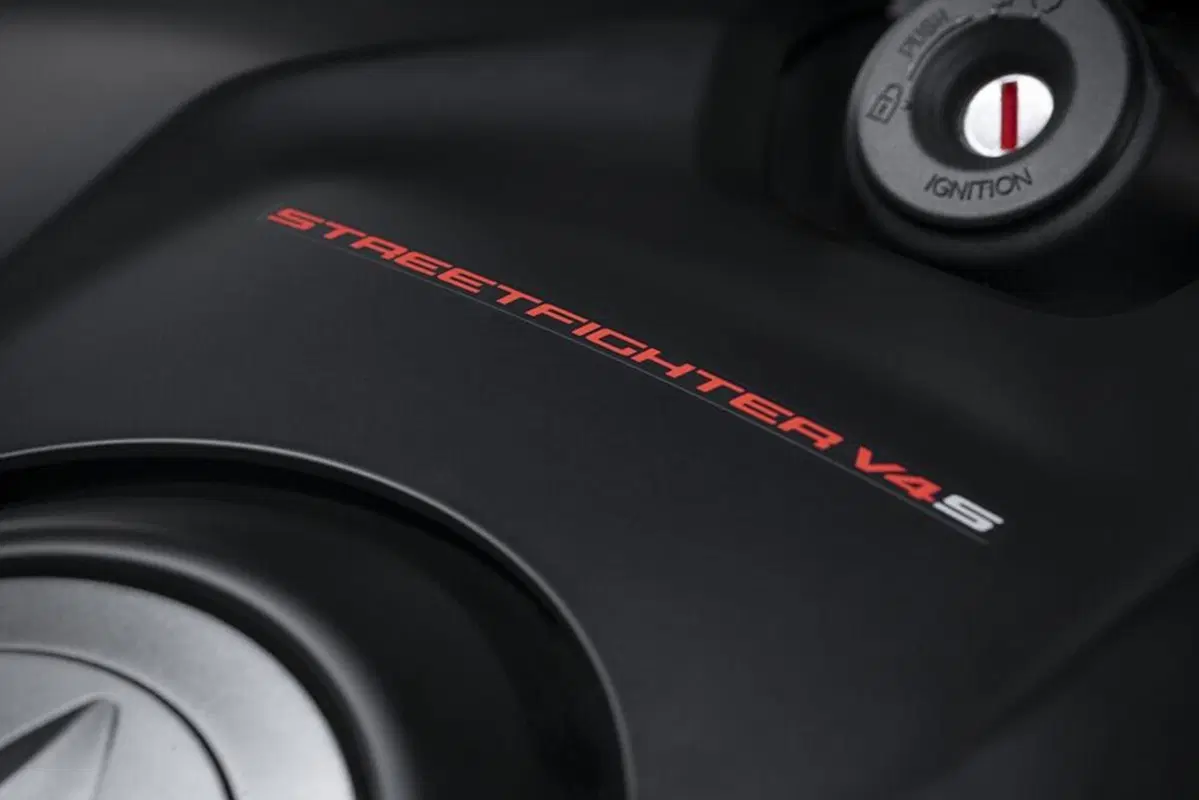 Ducati Streetfighter V4 m.y. 2021. Euro 5 e versione Dark Stealth (8)