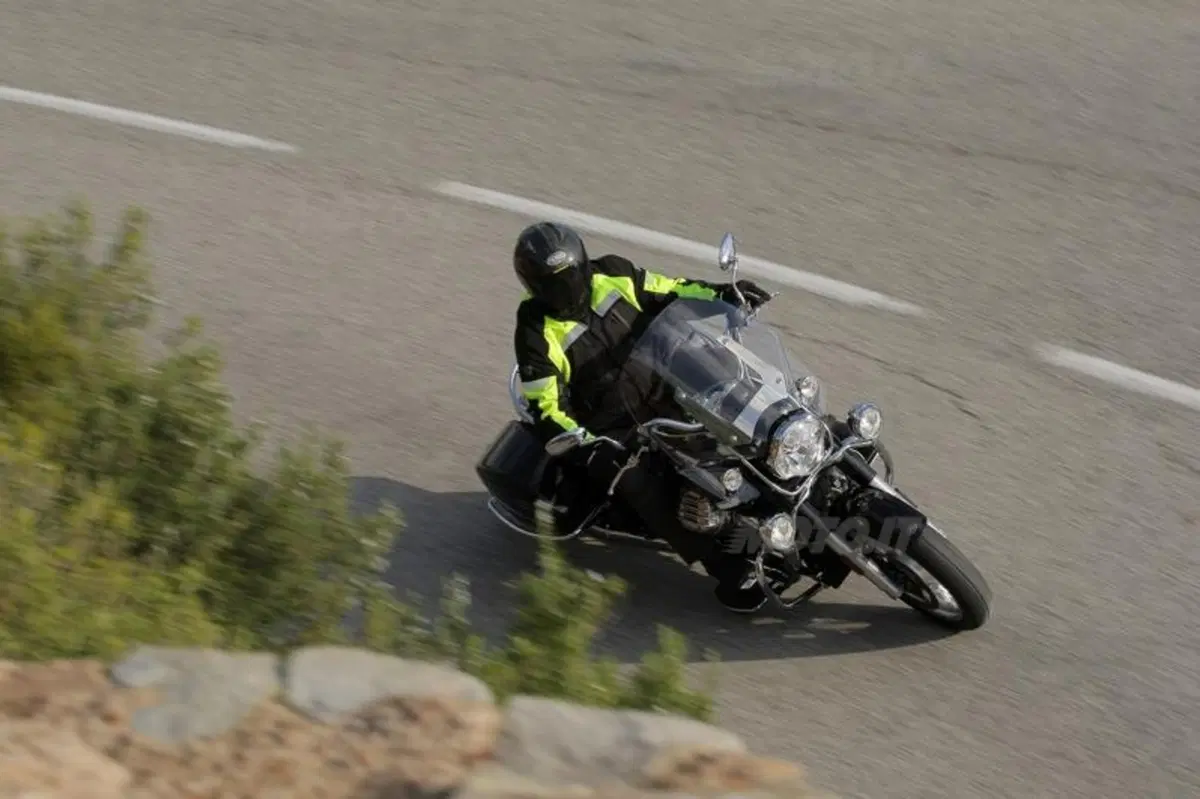 Moto Guzzi California 1400 Touring (2)