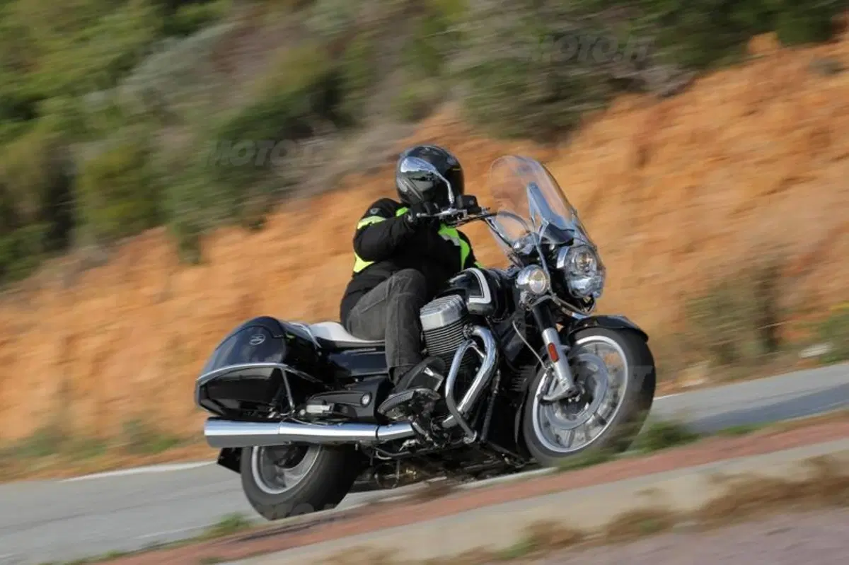 Moto Guzzi California 1400 Touring (7)