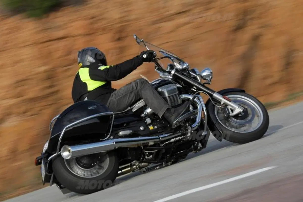 Moto Guzzi California 1400 Touring (8)