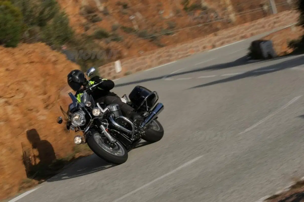 Moto Guzzi California 1400 Touring (9)