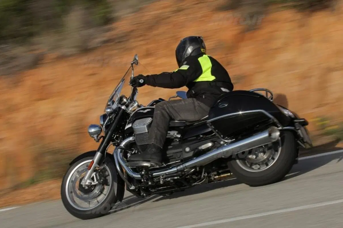 Moto Guzzi California 1400 Touring (10)