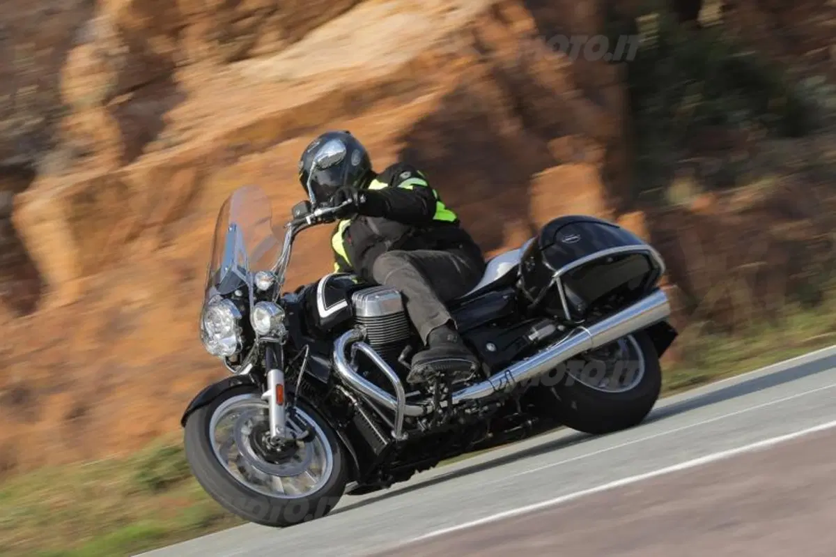 Moto Guzzi California 1400 Touring (12)