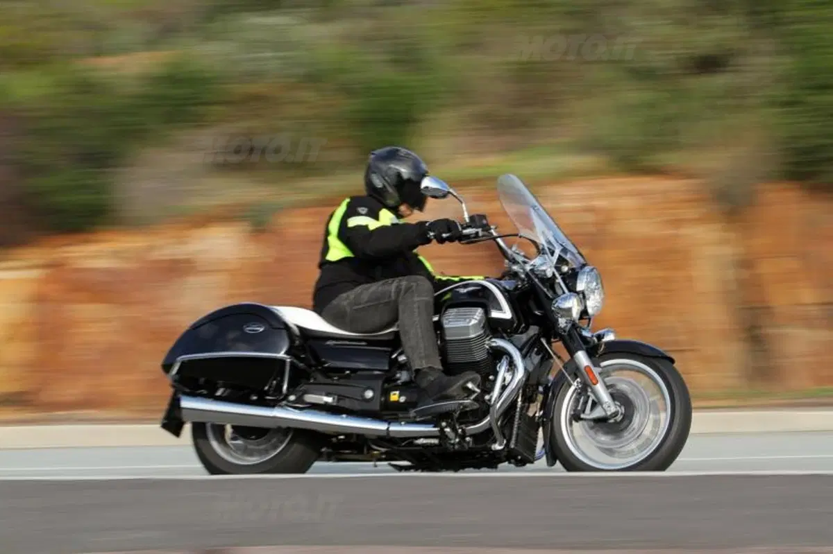 Moto Guzzi California 1400 Touring (14)