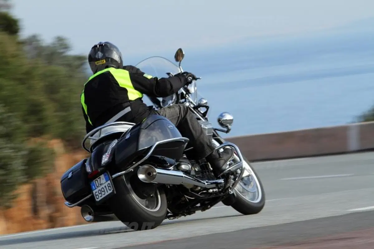 Moto Guzzi California 1400 Touring (15)