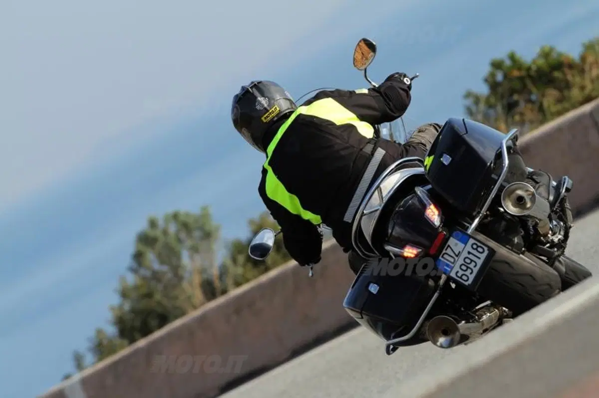 Moto Guzzi California 1400 Touring (17)