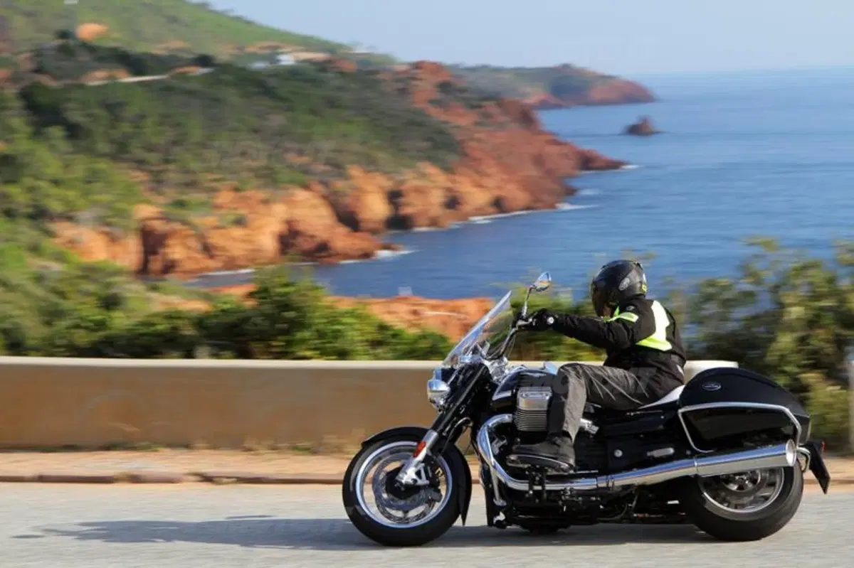 Moto Guzzi California 1400 Touring (19)