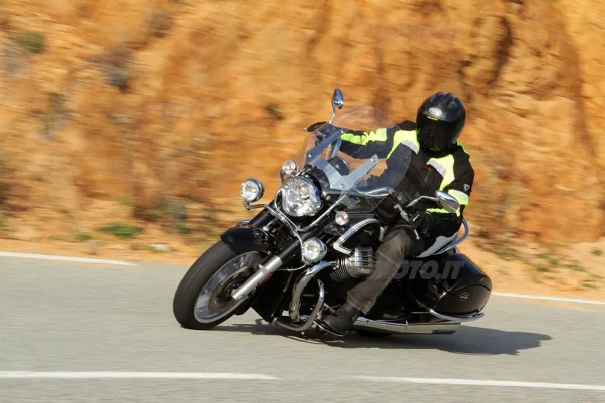 Moto Guzzi California 1400 Touring (20)