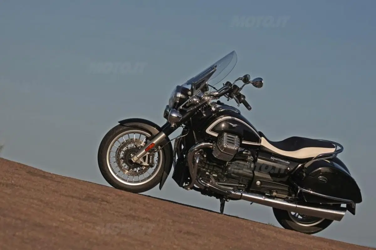 Moto Guzzi California 1400 Touring (29)