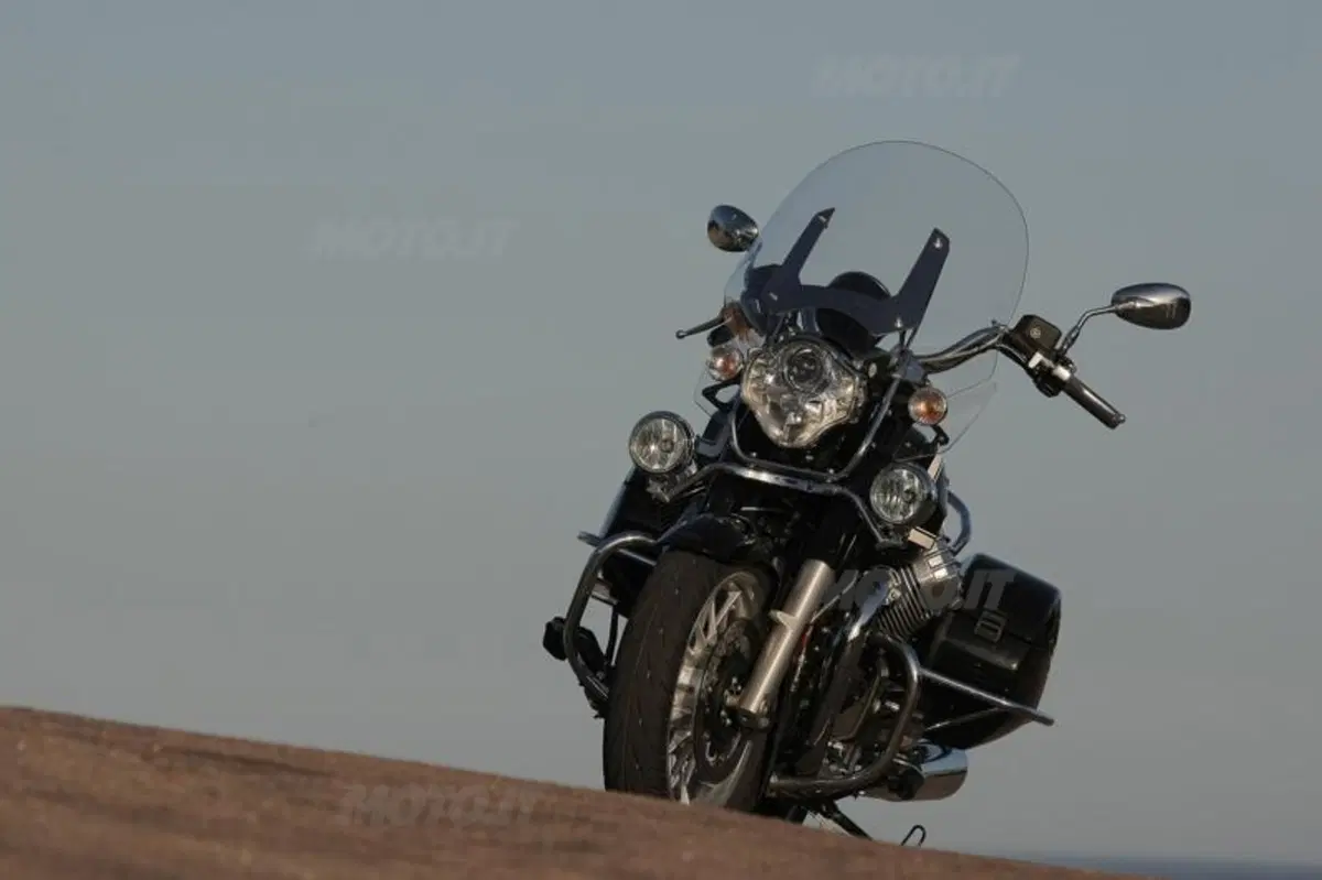 Moto Guzzi California 1400 Touring (30)