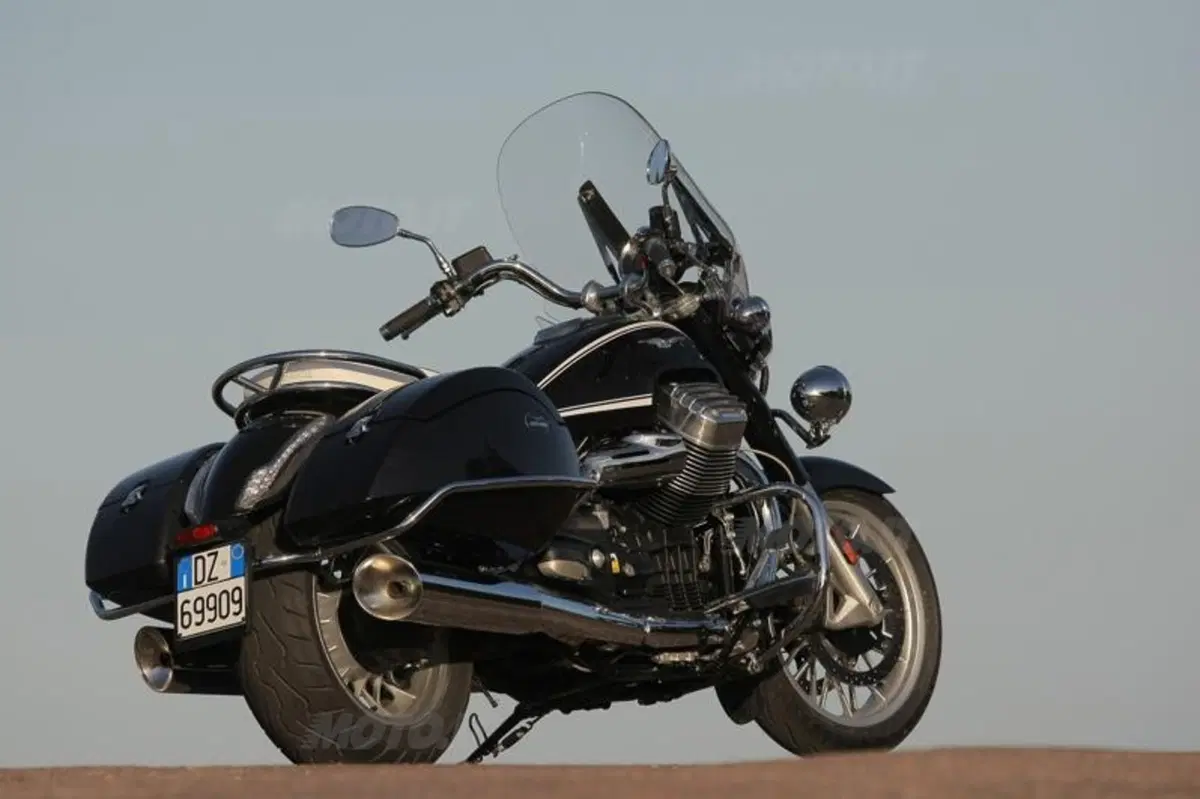 Moto Guzzi California 1400 Touring (31)