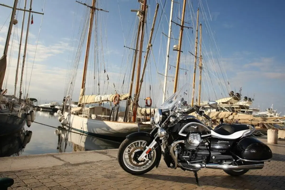Moto Guzzi California 1400 Touring (34)